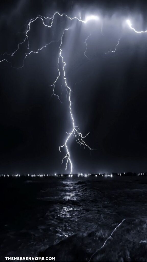 thunder in the ocean dark wallpaper for mobiles hd